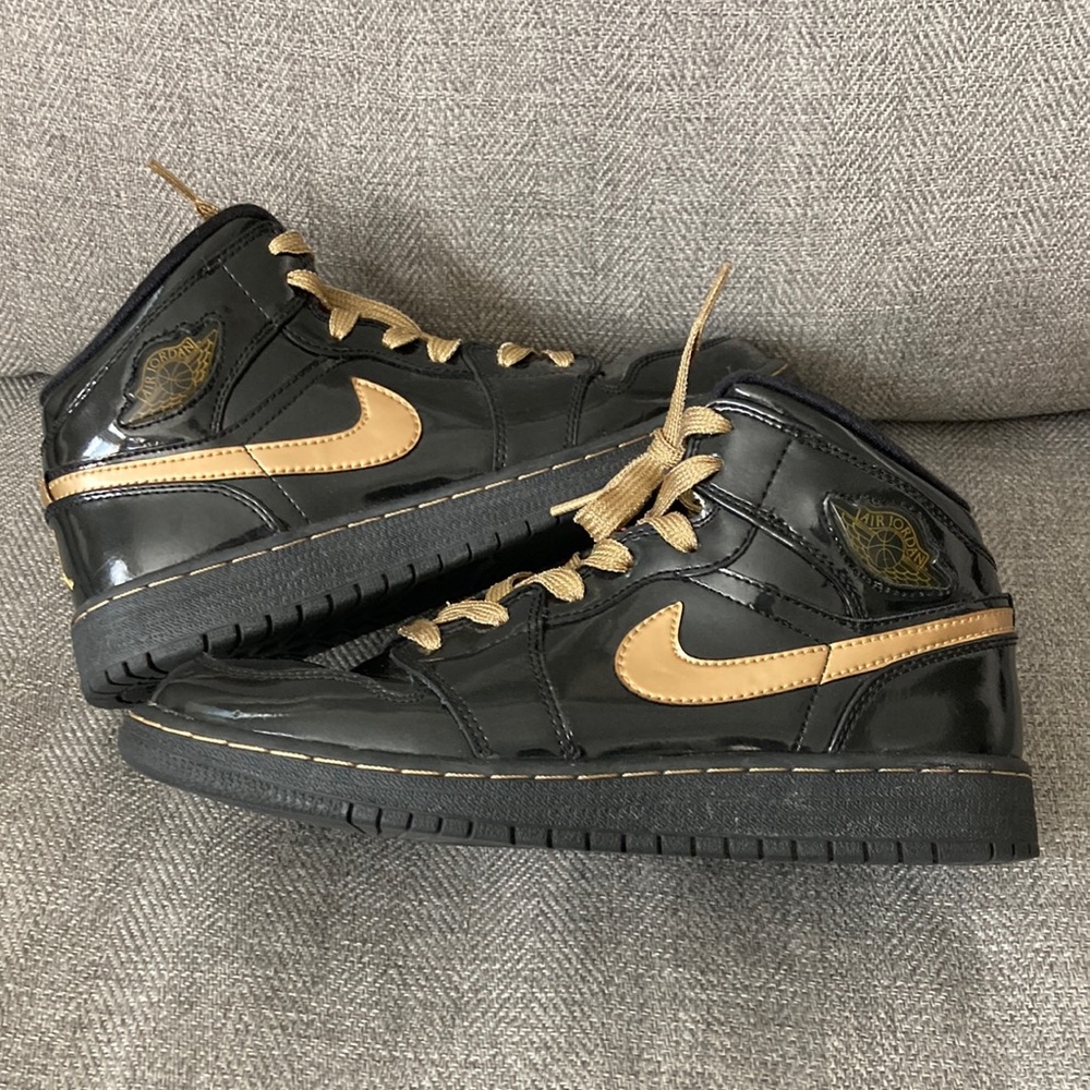 Air Jordan 1 metallic black